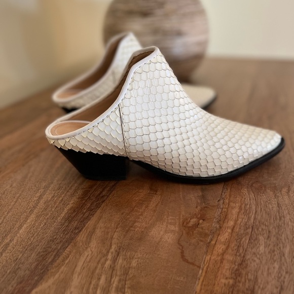 SCHUTZ Leanny Mule - WORN TWICE - Picture 3 of 6